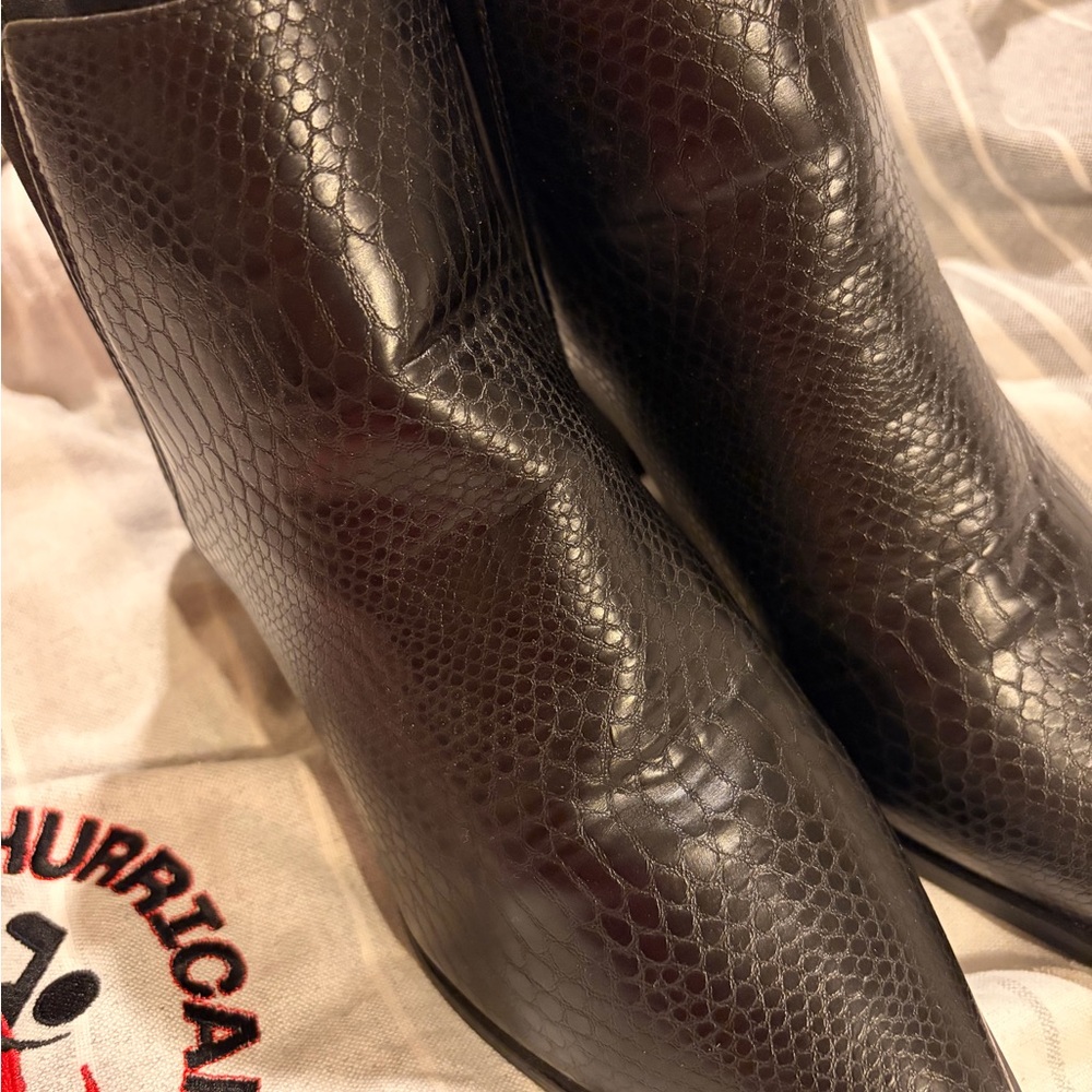 SEVEN7 Madison Python
Pointed Bootie
Size 9 - image 4